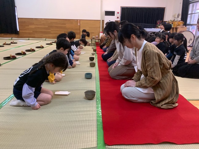 う