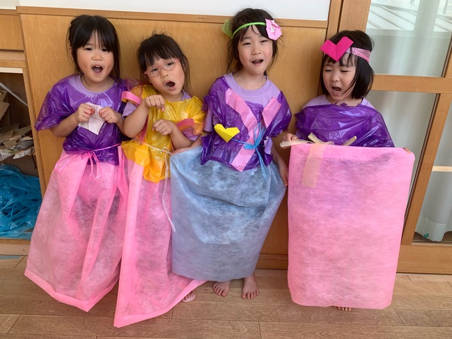 こ