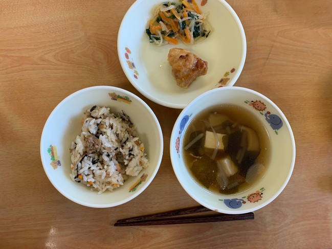 こ